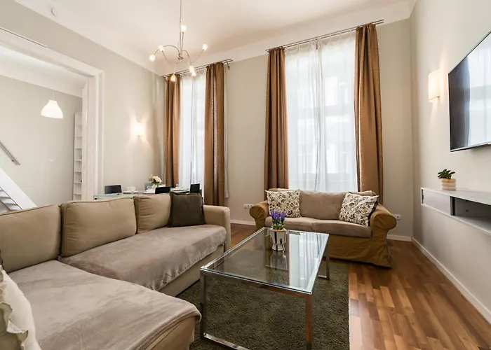 Spacious Apartment By Opera