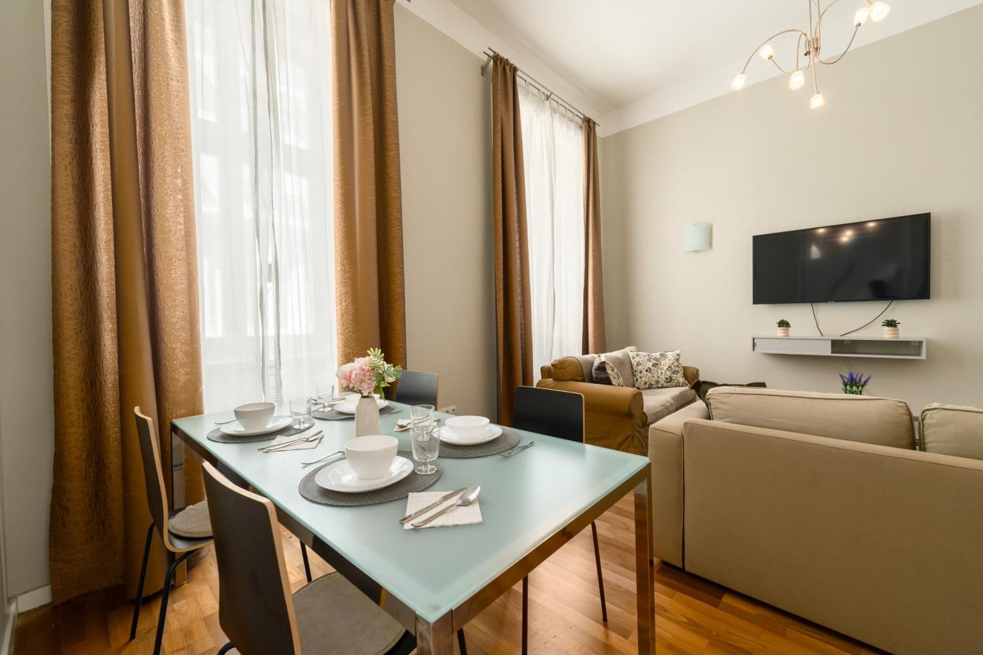 Spacious By Opera Apartmán