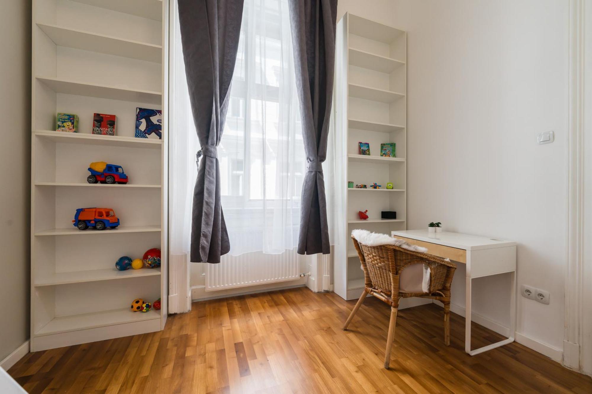 Spacious By Opera Apartmán *