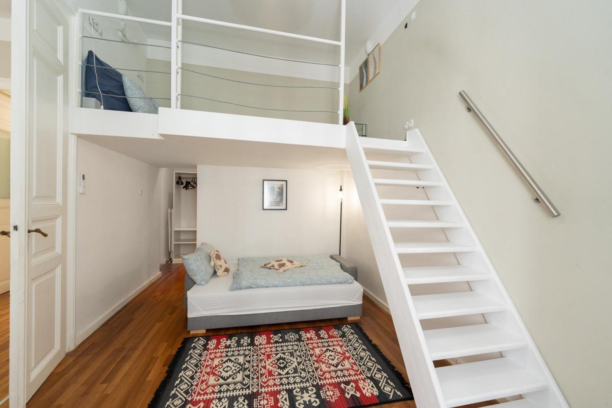 Spacious By Opera Apartmán